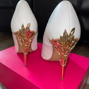 White heels w/gold design on heel